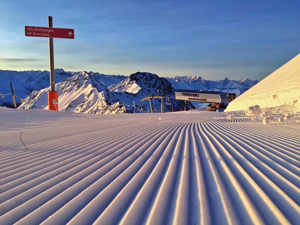 Sonnenaufgang auf der Parsenn-Abfahrt