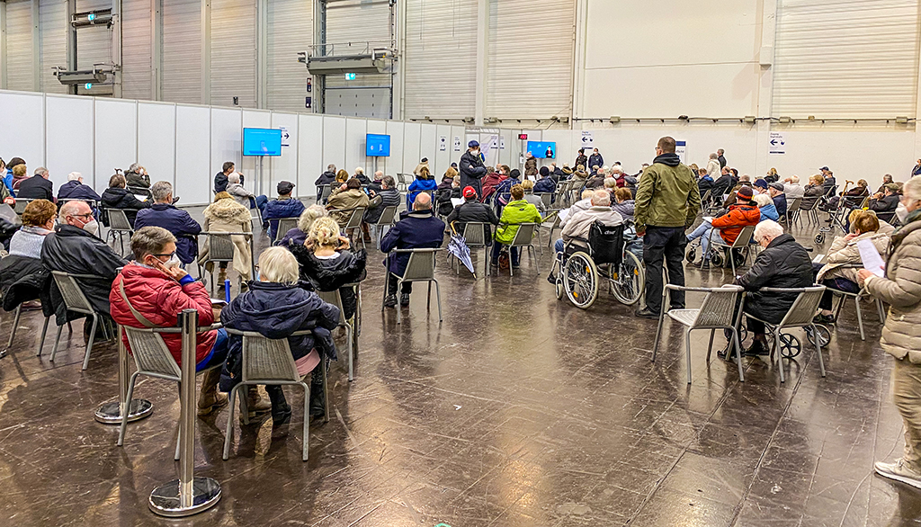 Auch in der Wartezone herrschte zu dichtes Gedränge ohne ausreichenden Sicherheitsabstand